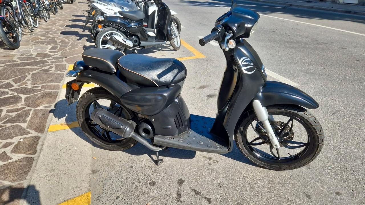Aprilia Scarabeo 50 street