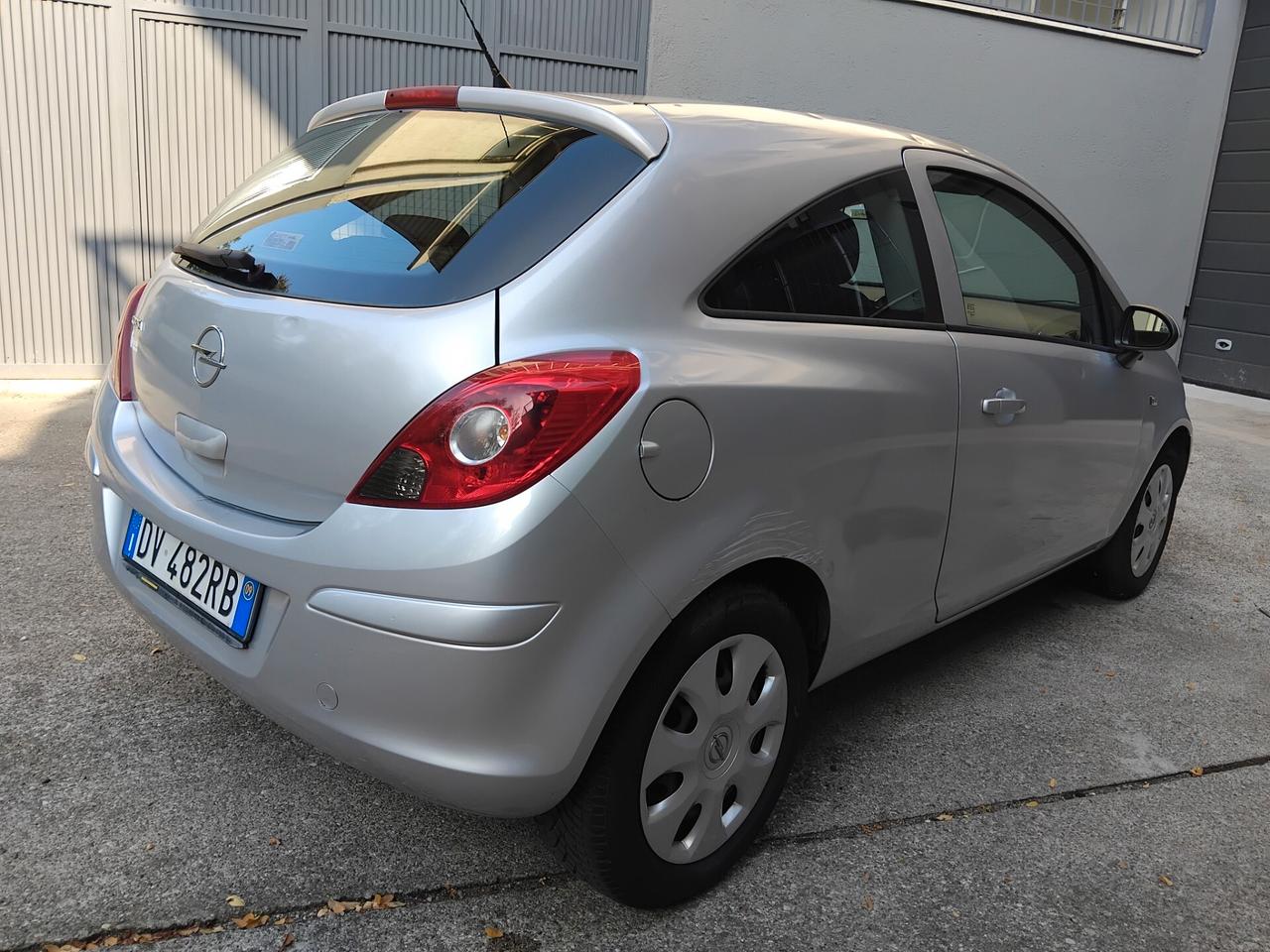 Opel Corsa 1.2 benzina