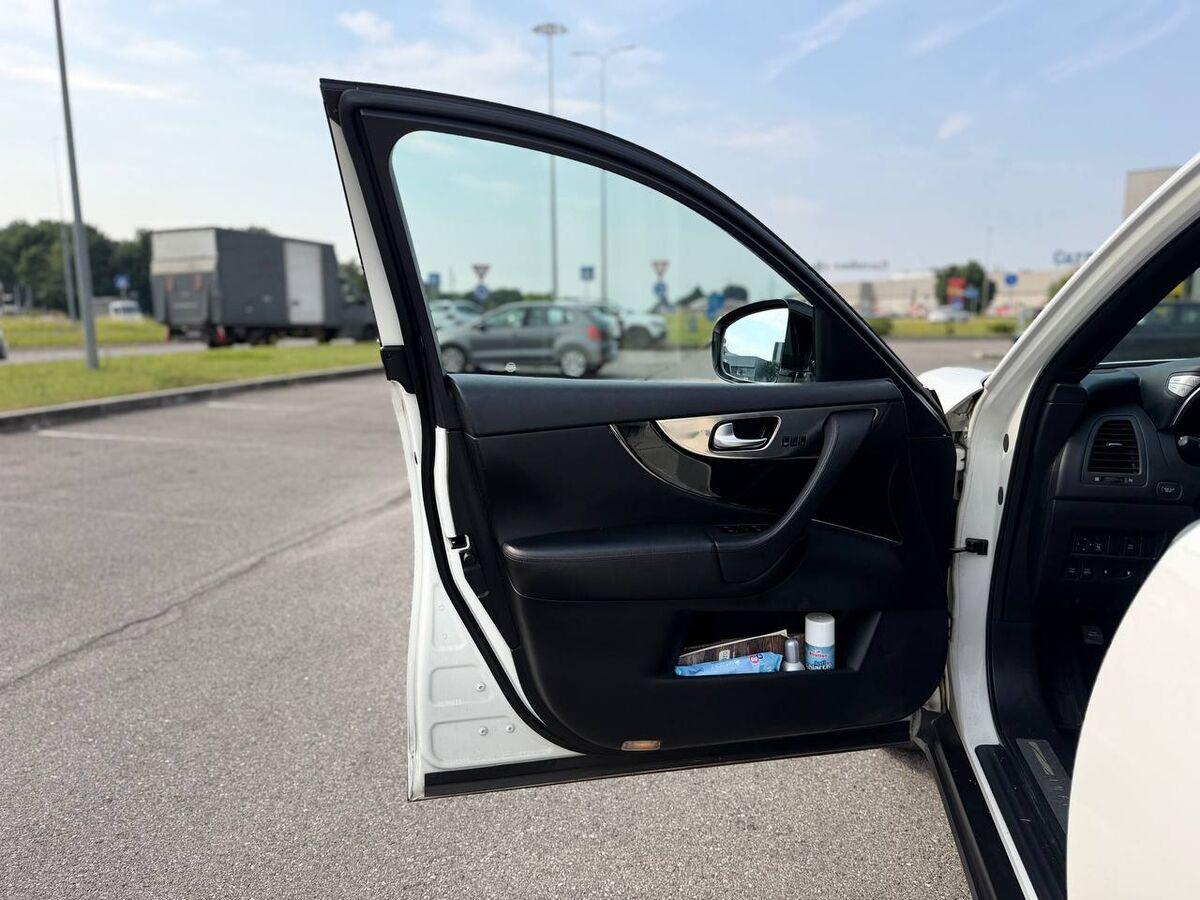 Infiniti QX70 (FX) 3.0d V6 S Premium awd auto