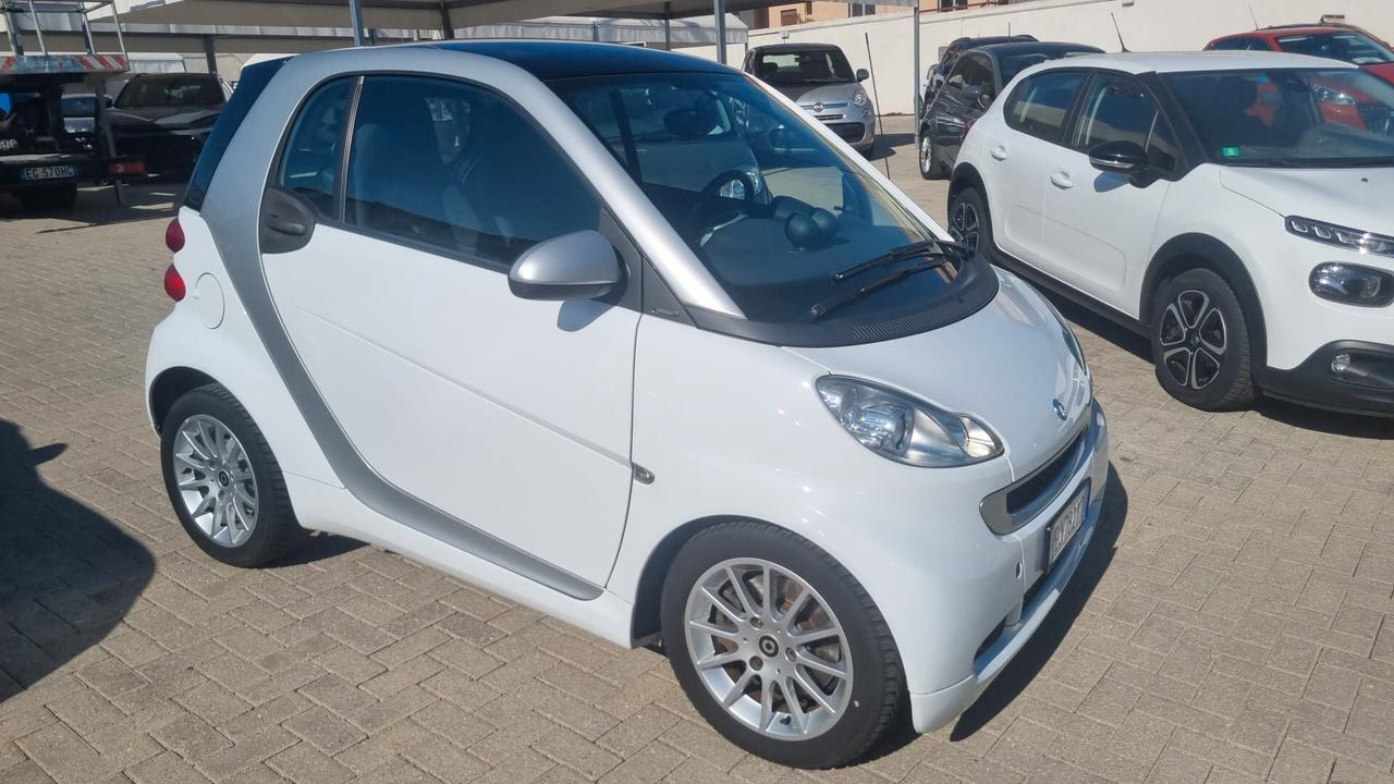 Smart ForTwo 1000 52 kW MHD coupé pure