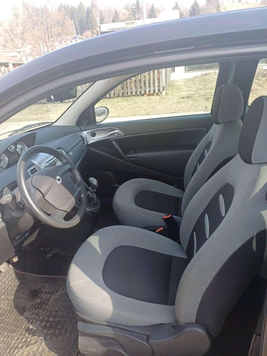Lancia Ypsilon