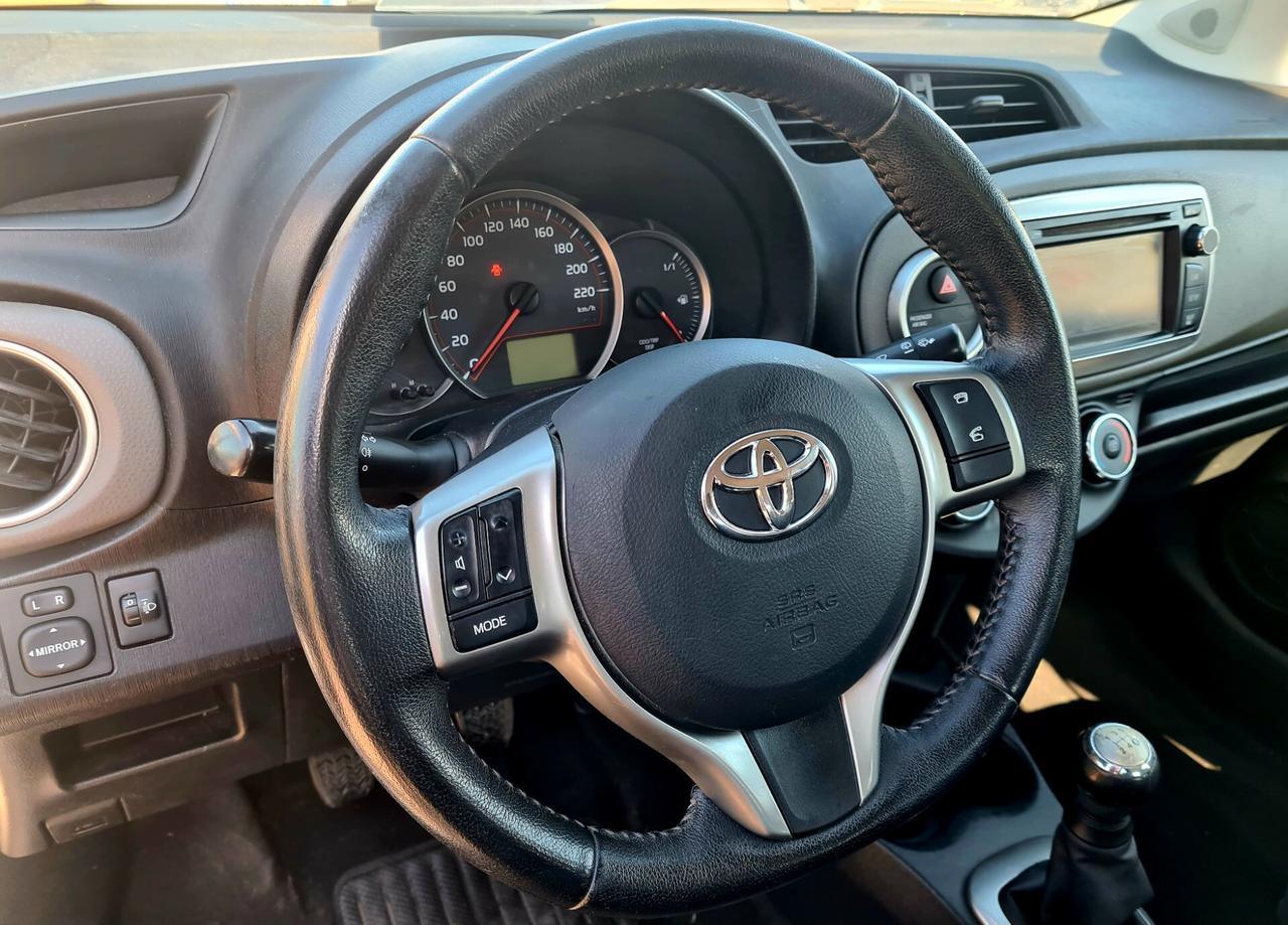 Toyota Yaris Lounge 1.0 BENZ. CON NAVI - 2013 - KM. 82.000