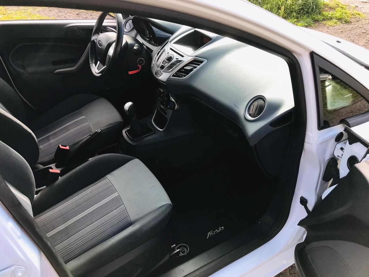 Ford Fiesta 1.4TDCI NEOPATENTATI CHIAMA