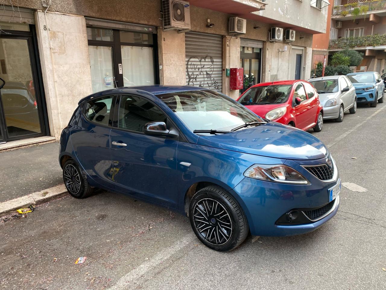 Lancia Ypsilon 1.0 FireFly 5 porte S&S Hybryd Gold