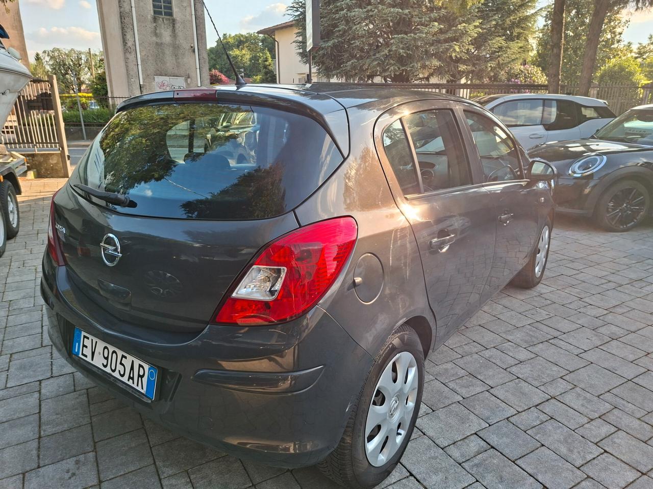 Opel Corsa 1.2 5 porte NEOPATENTATI