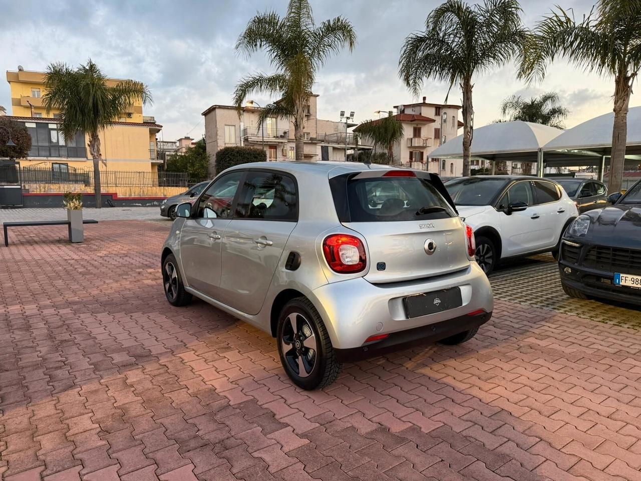 Smart ForFour EQ Pulse