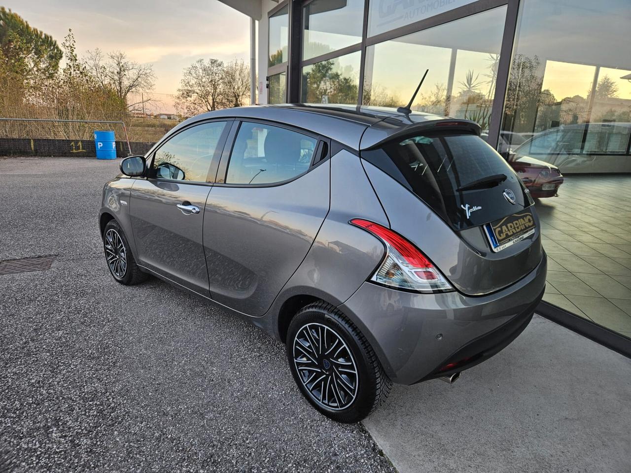 Lancia Ypsilon 1.0 FireFly 5 porte S&S Hybrid Gold