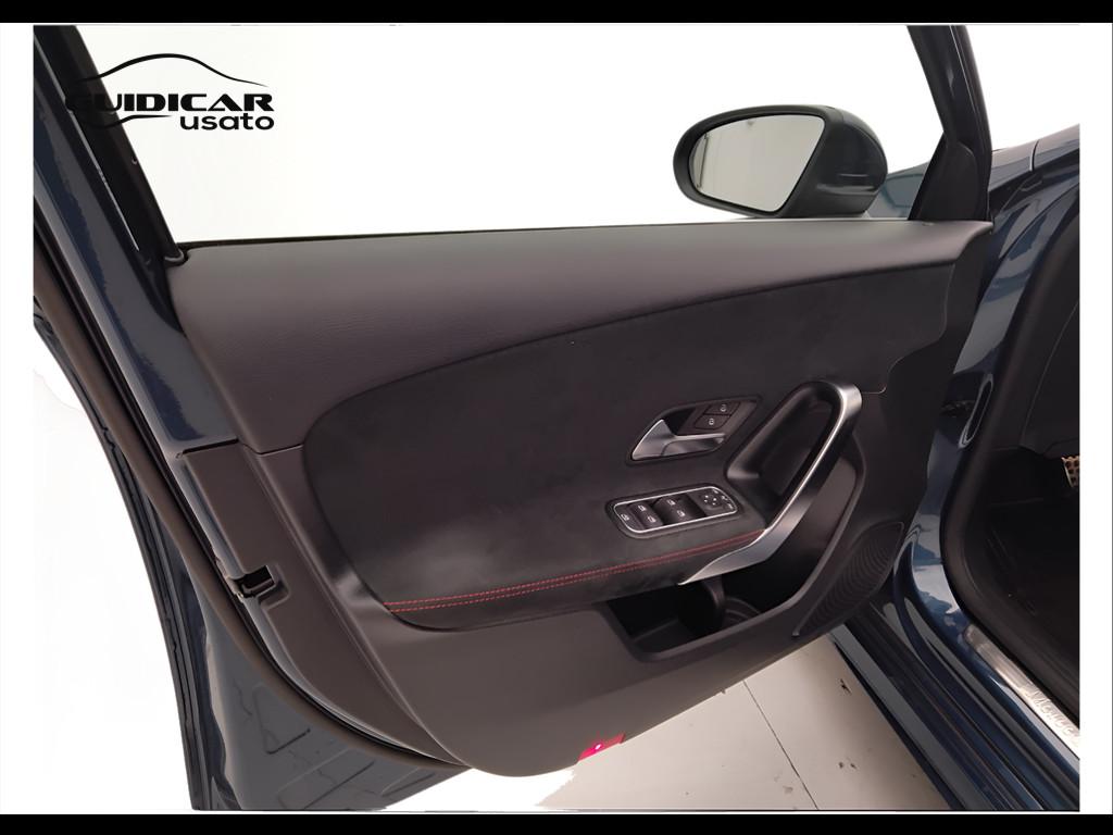 Mercedes-Benz Classe A - W177 2018 - A 200 d Premium Night edition auto