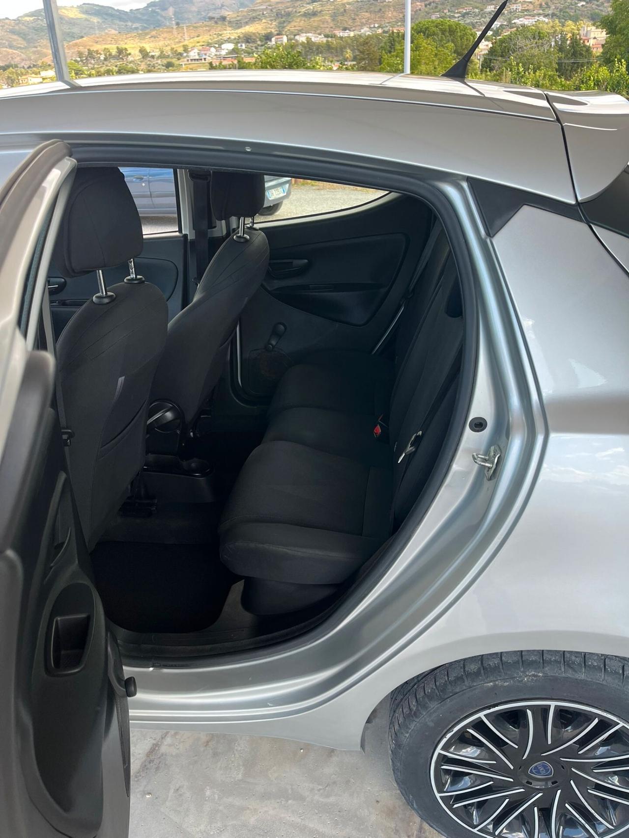 Lancia Ypsilon 1.2 69 CV 5 porte S&S Platinum
