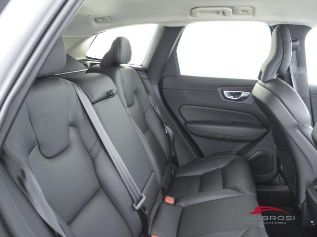 VOLVO XC60 B4 automatico Plus Dark