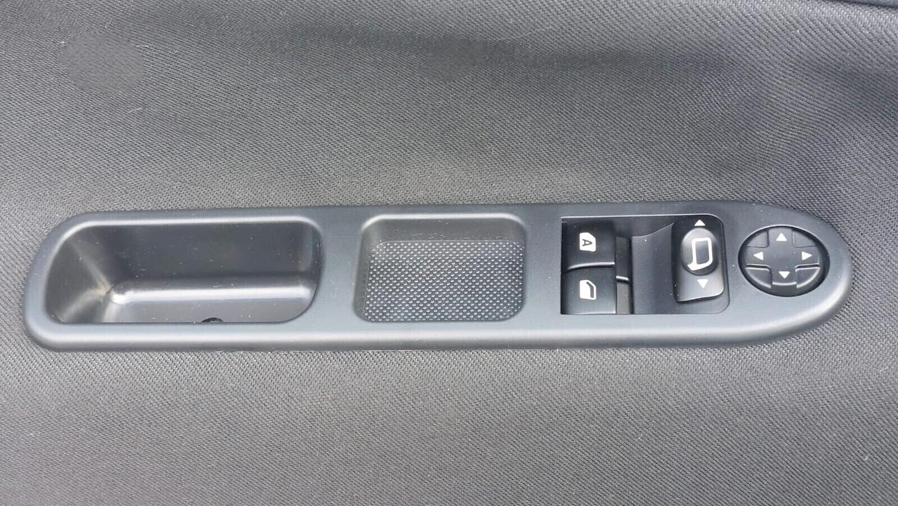 Peugeot 207 1.4 benzina Neopatentati