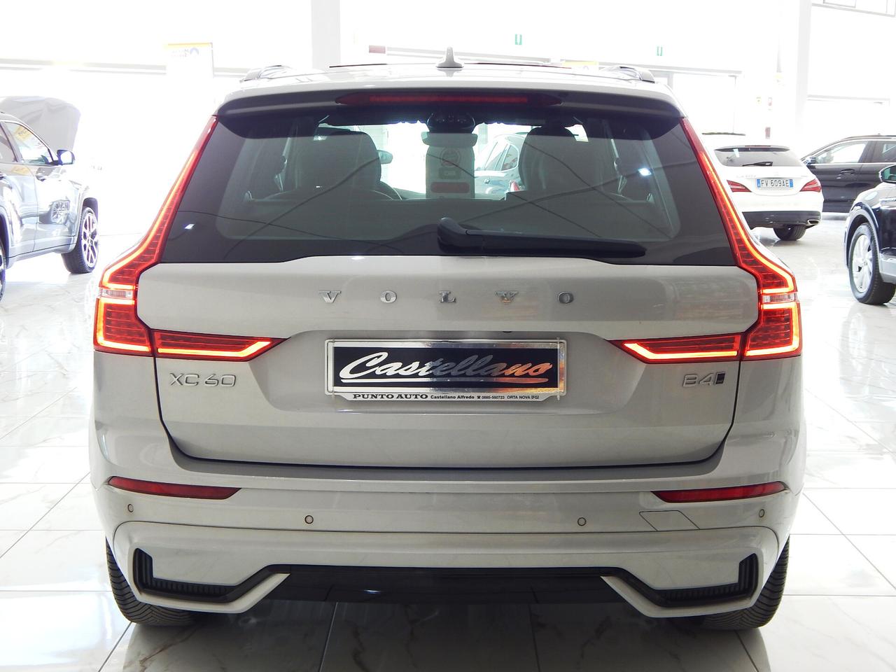 Volvo XC60 2.0 b4 R-Design AWD Aut. TETTO-NAVI-PELLE-PARK-LED