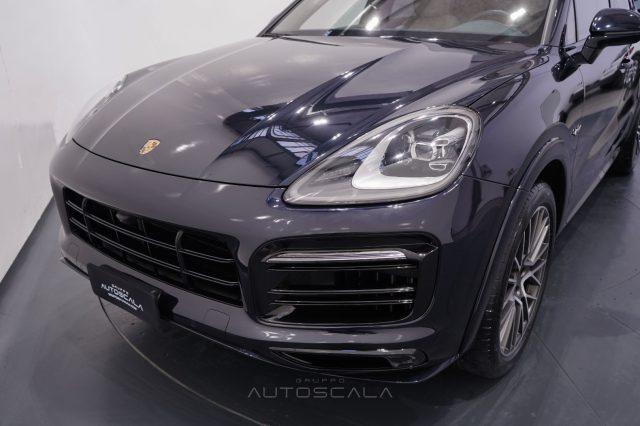 PORSCHE Cayenne 3.0 V6 E-Hybrid Platinum Edition