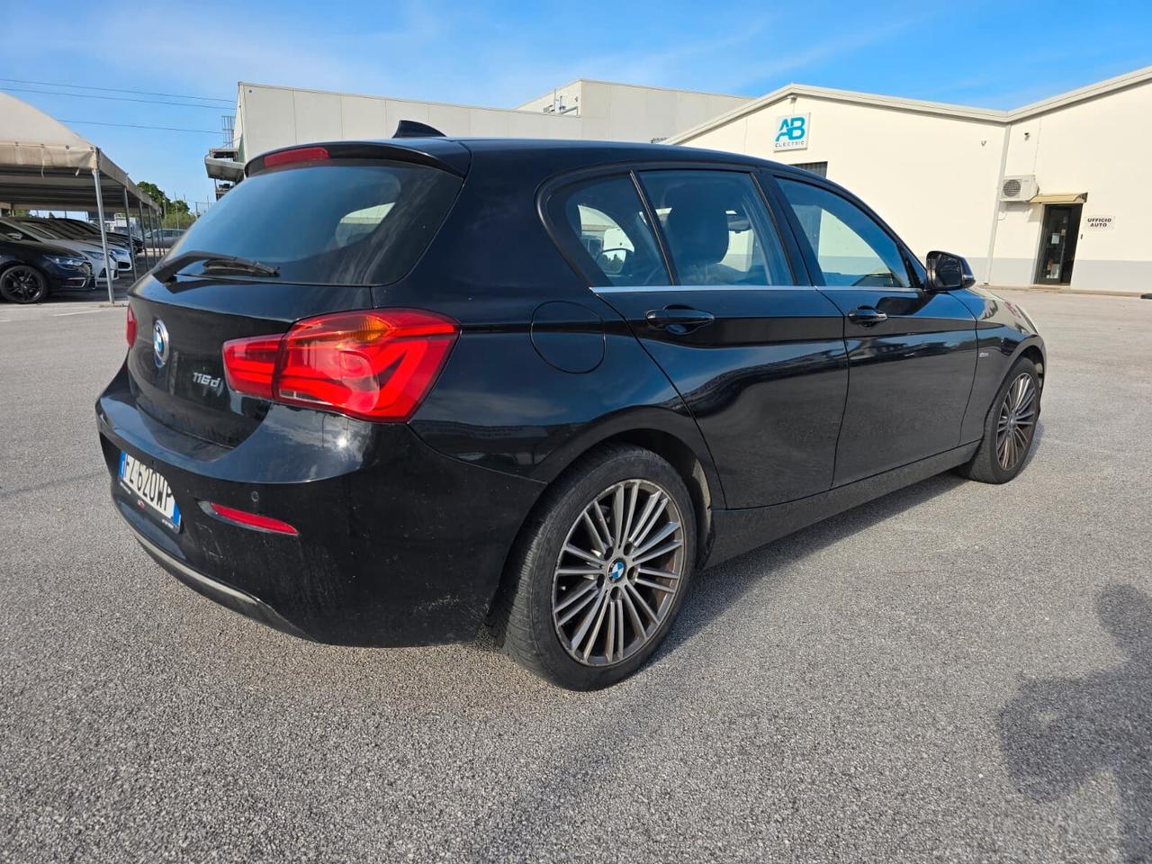Bmw 116d 5p. Urban