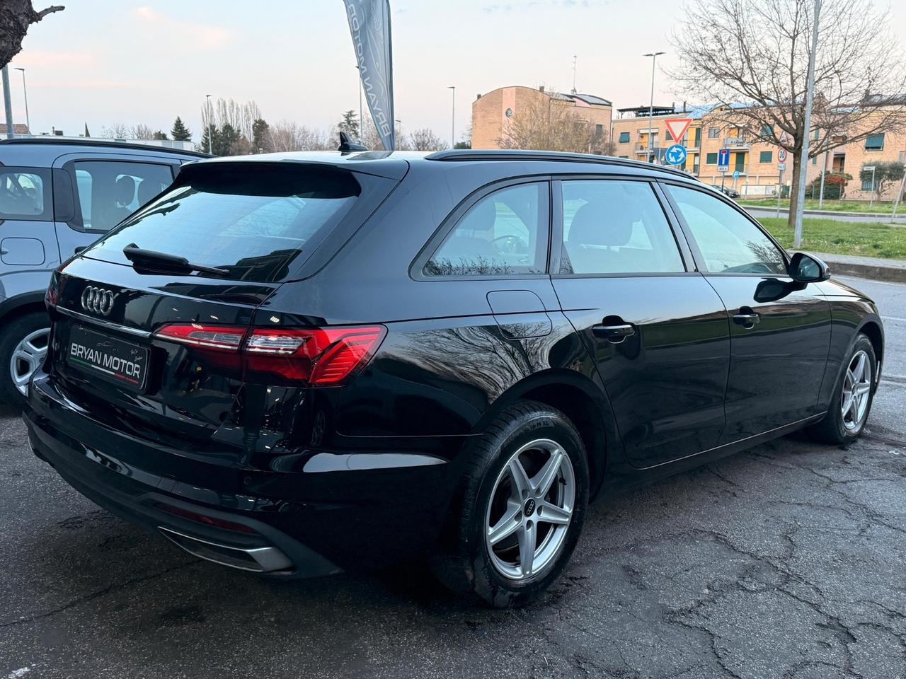 Audi A4 Avant 30 TDI/136 CV S tronic Business Advanced