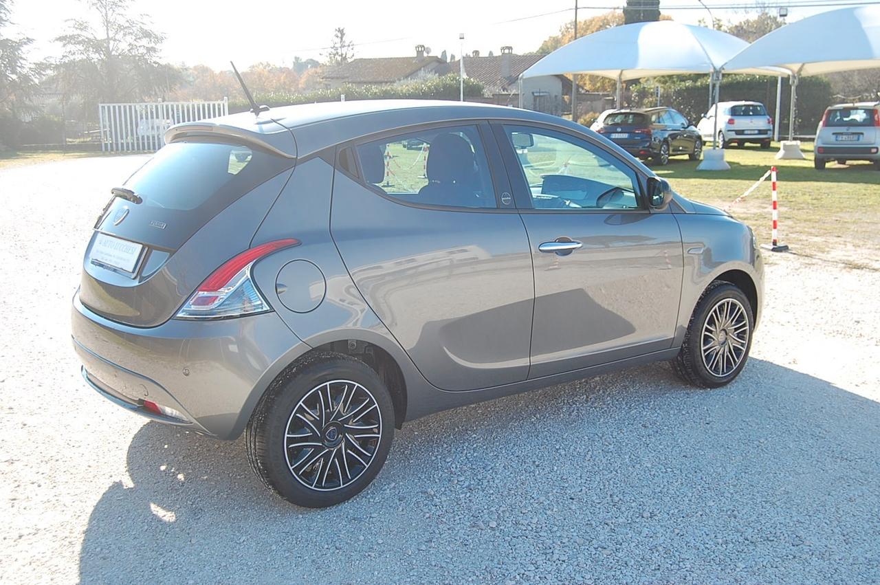 Lancia Ypsilon 1.0 FireFly 5 porte S&S Hybrid Ecochic Gold