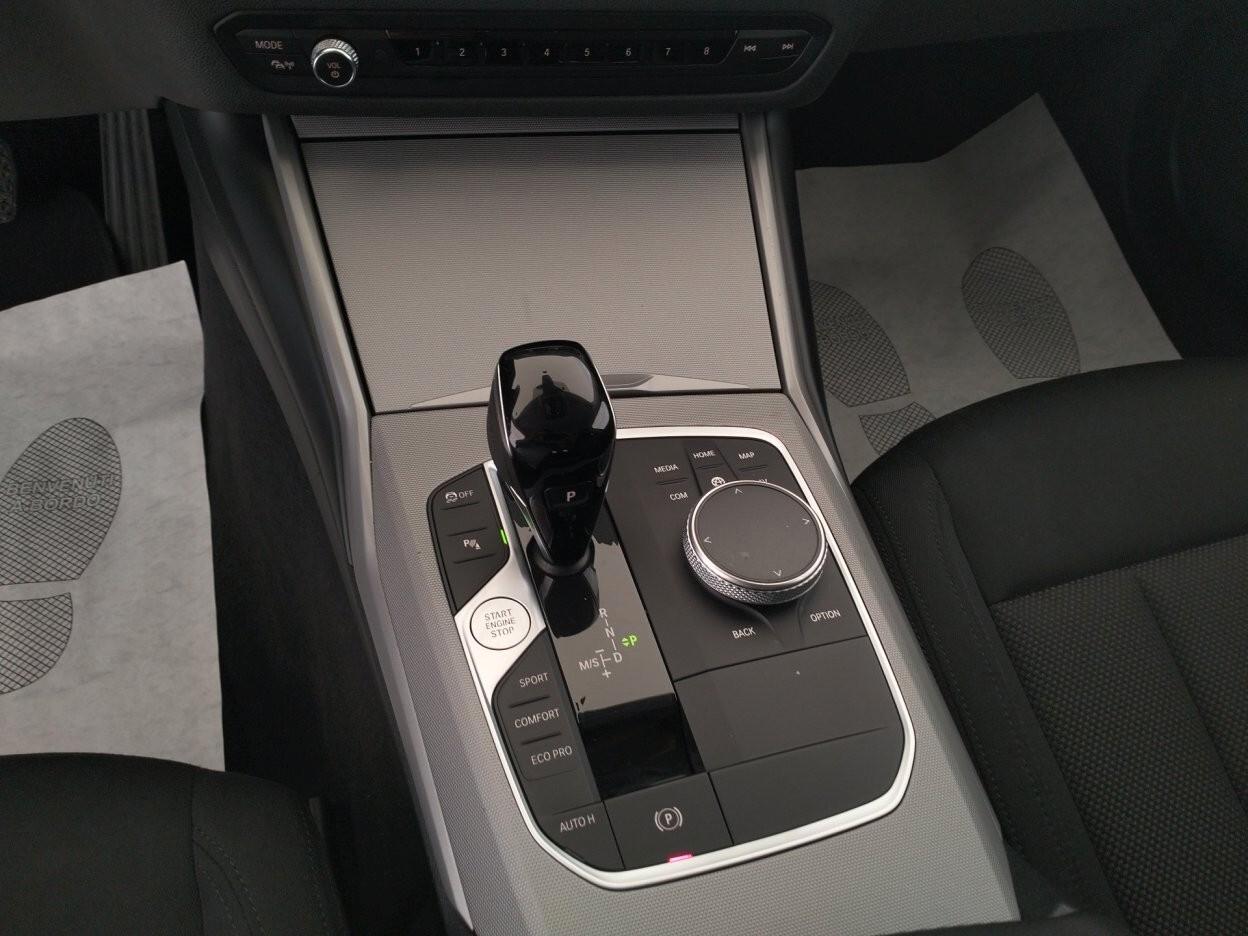 BMW 318d Touring mhev 48V Business Advantage auto - IVA ESPOSTA