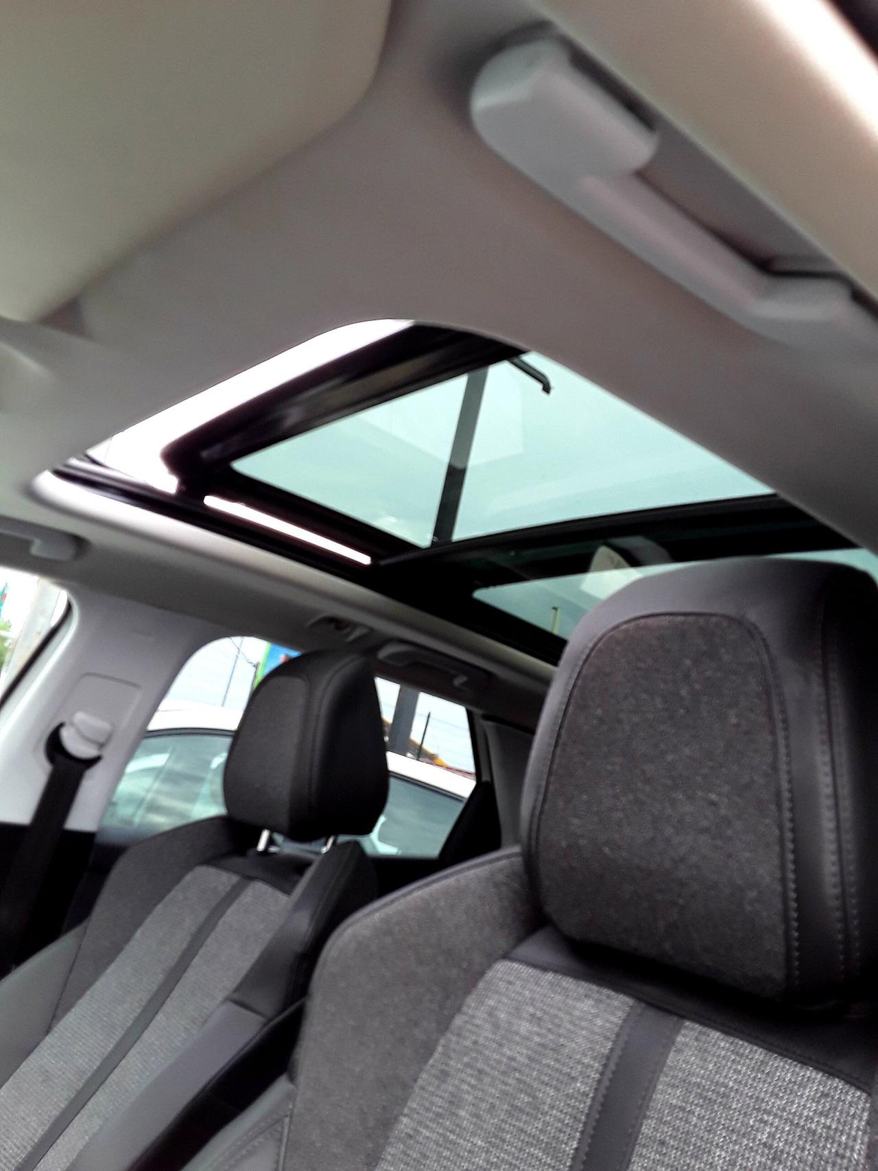 PEUGEOT 3008 1,5 HDI ALLURE TETTO PANORAMICO