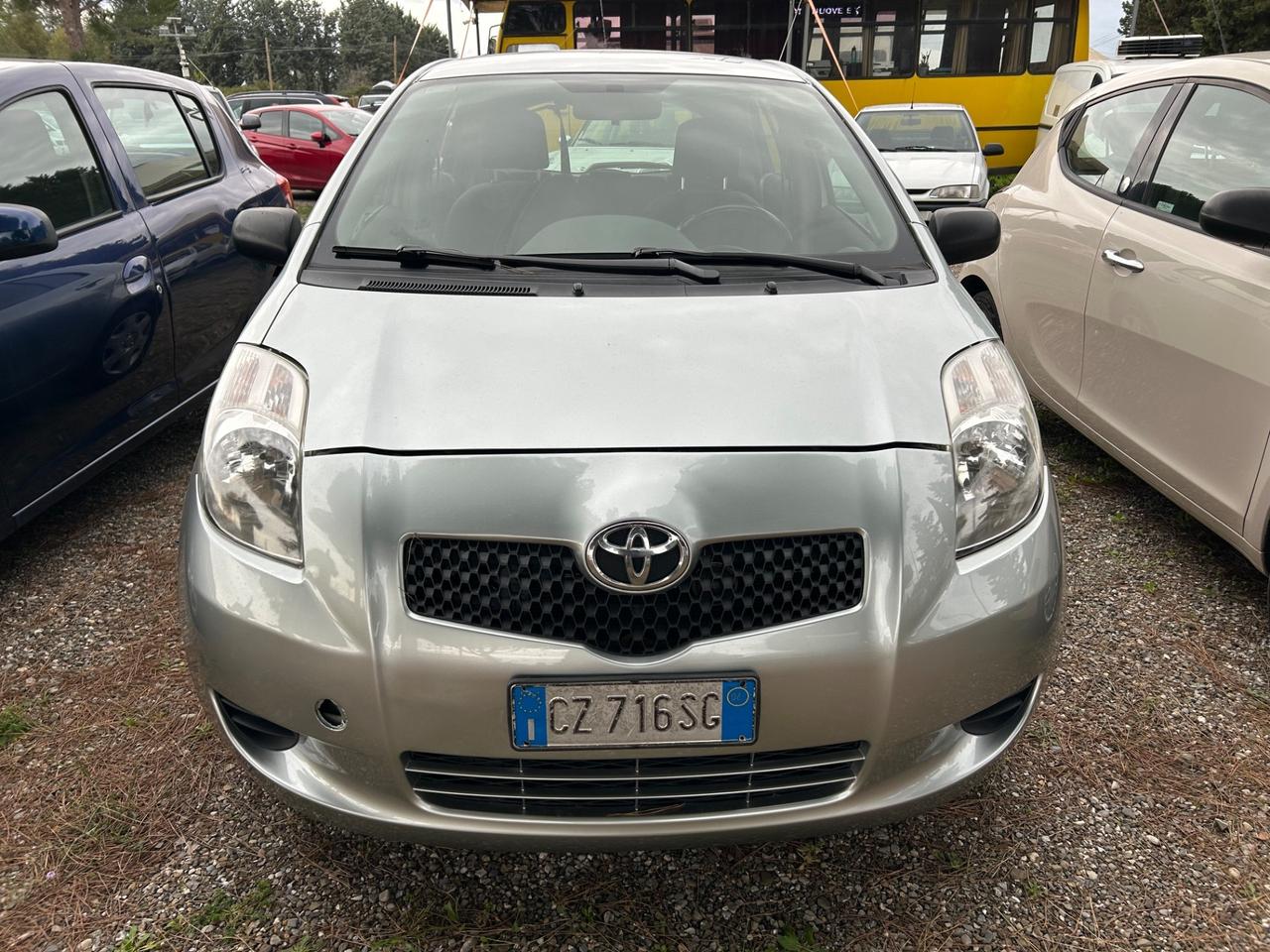 Toyota Yaris 1.0 benzina 5 porte *NEOPATENTATI*