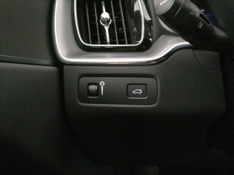 Volvo XC60 2.0 b4 Momentum auto