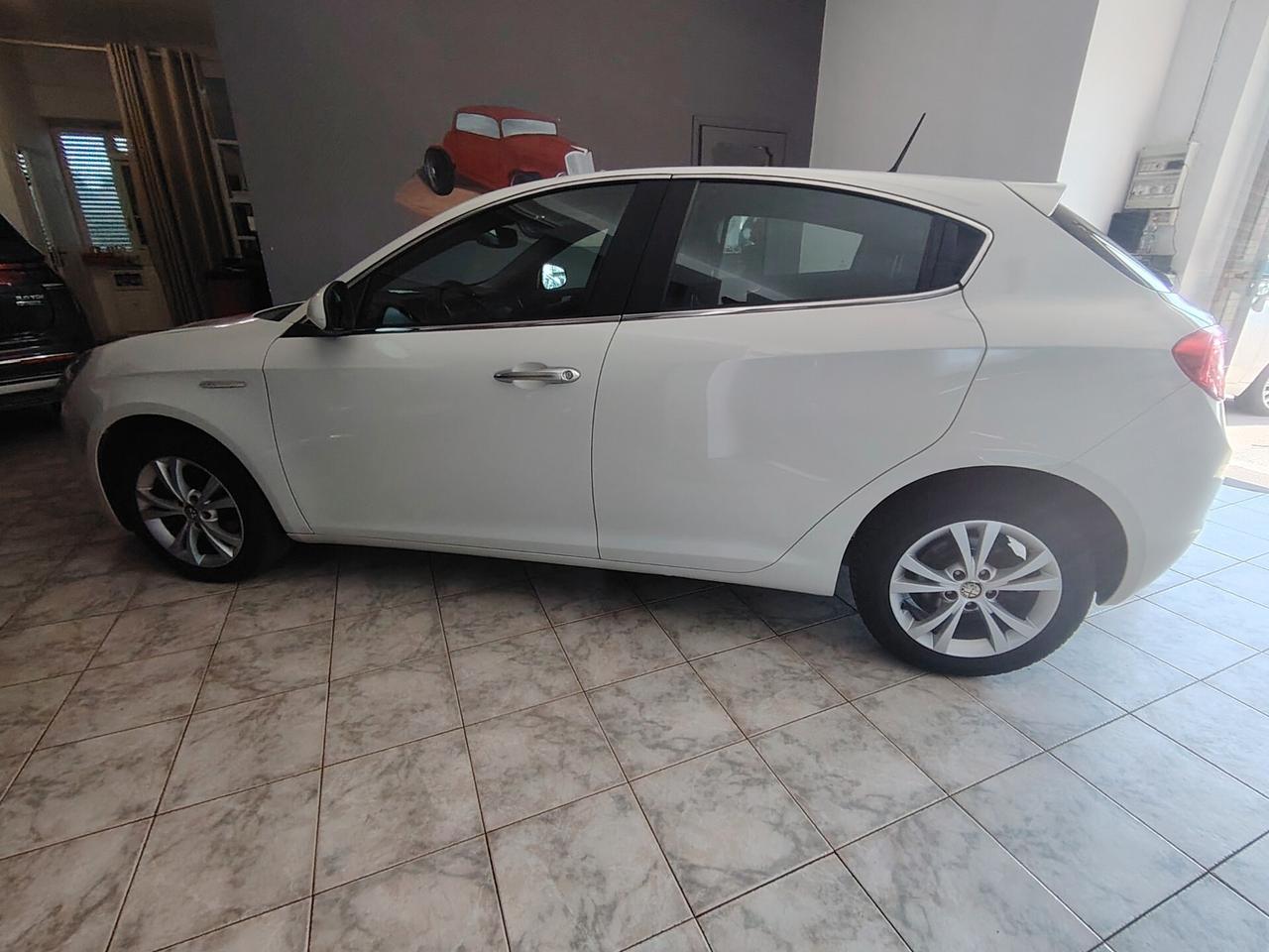 Alfa Romeo Giulietta 1.6 JTDm-2 105 CV Distinctive
