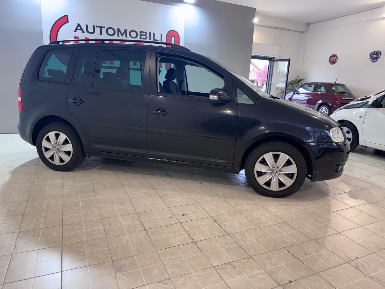 Volkswagen Touran 1.6 16V FSI Highline