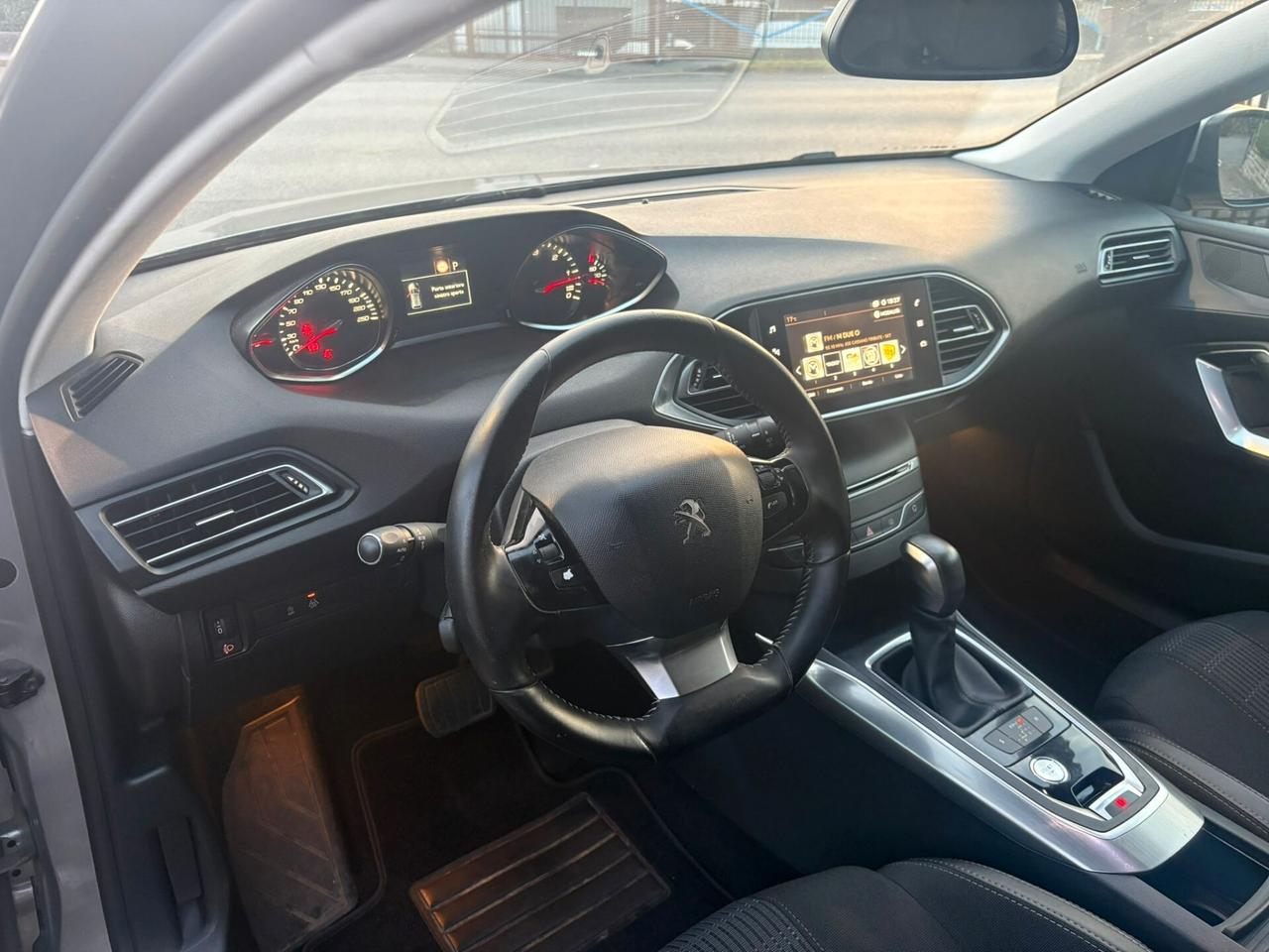 Peugeot 308 BlueHDi 120 S&S EAT6 Allure