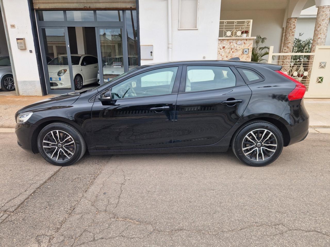 Volvo V40 D2