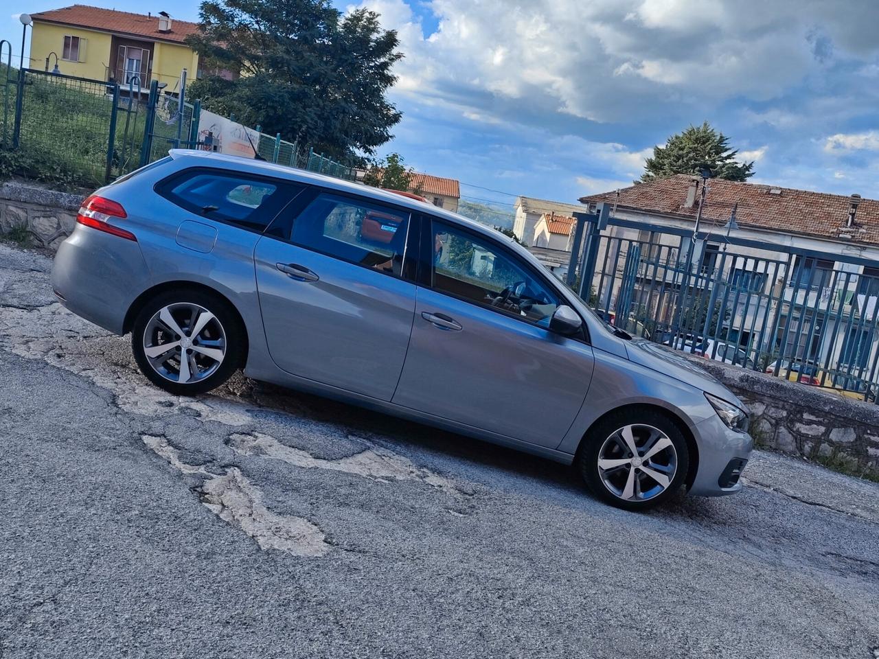 Peugeot 308 BlueHDi 130 S&S EAT8 SW Allure-Precisa in tutto!!