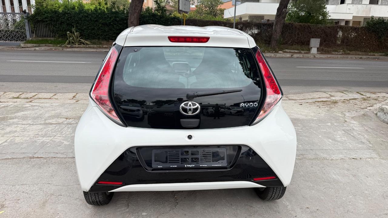 Toyota Aygo 1.0 VVT-i 69 CV 5 porte x-play