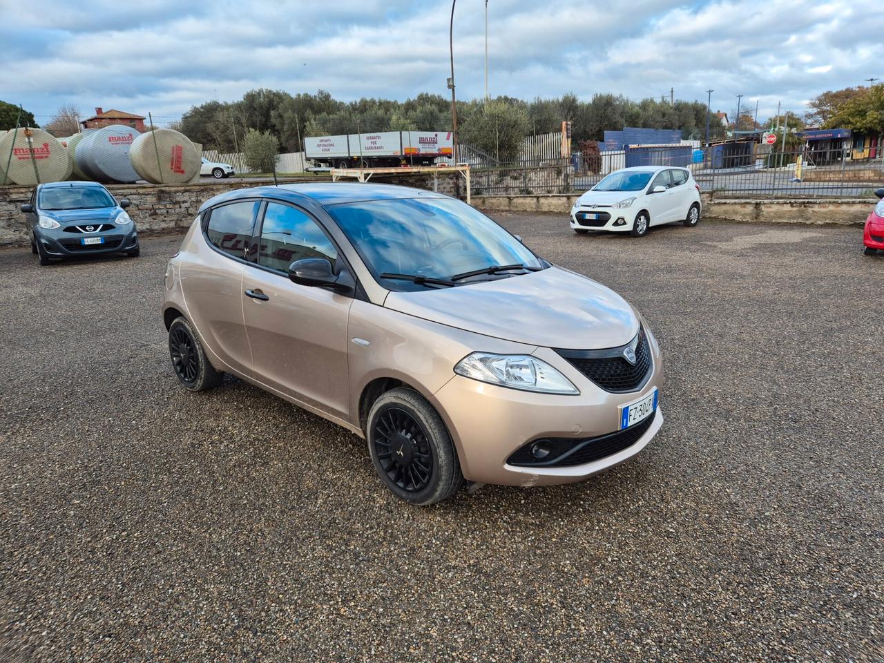Lancia Ypsilon 1.2 69 CV 5 porte GPL Ecochic Black and Noir