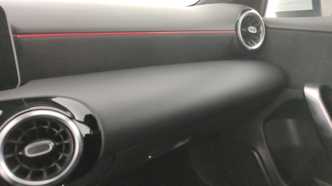 Mercedes-Benz Classe A - W177 2018 - A 180 d Premium auto