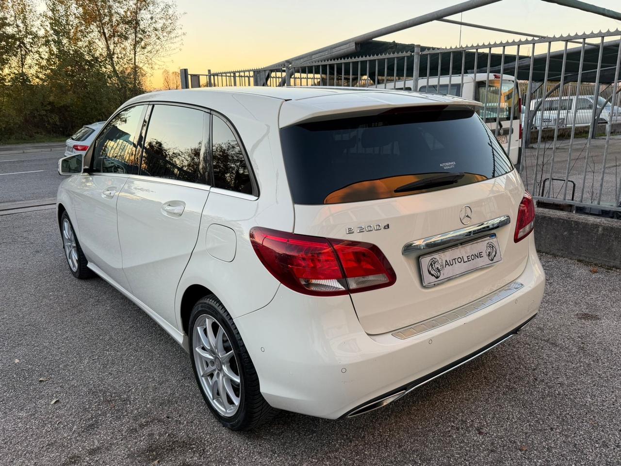 Mercedes-benz B 200 d 136cv (2.2 CDI) Premium OK NEOPATENTATI