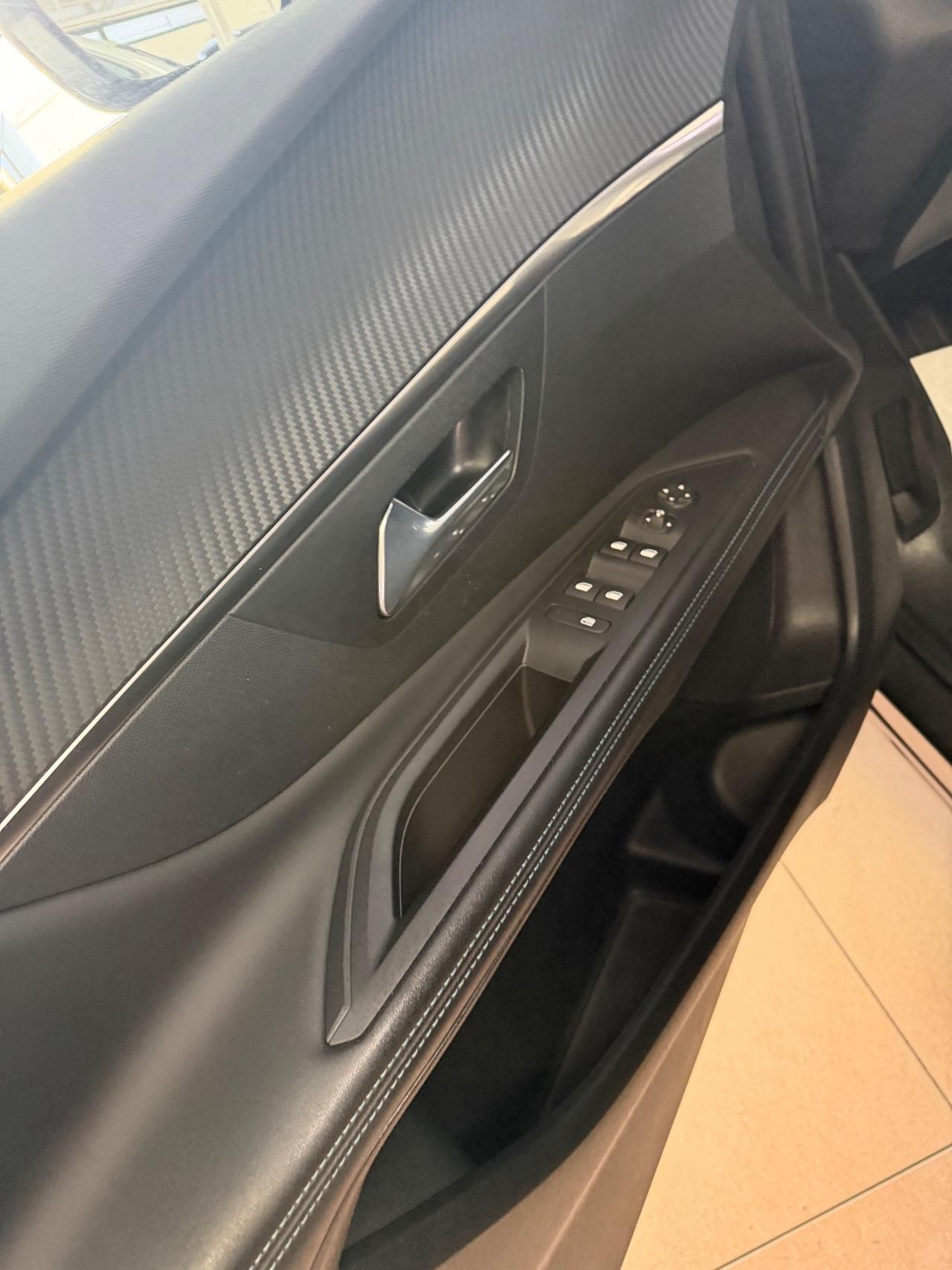 Peugeot 3008 BlueHDi 130 S&S EAT8 Active Pack