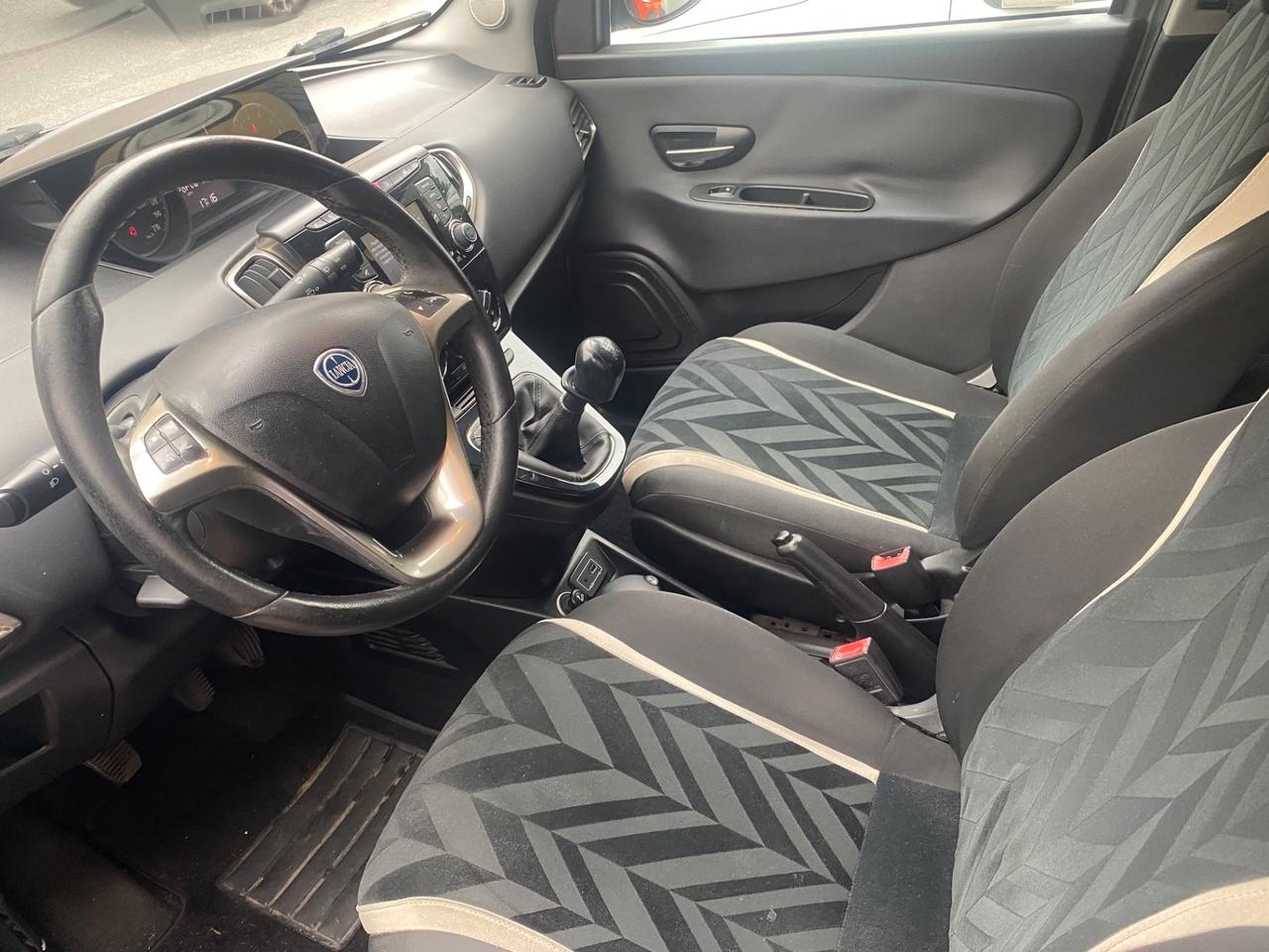 Lancia Ypsilon 1.2 69 CV 5 porte Platinum