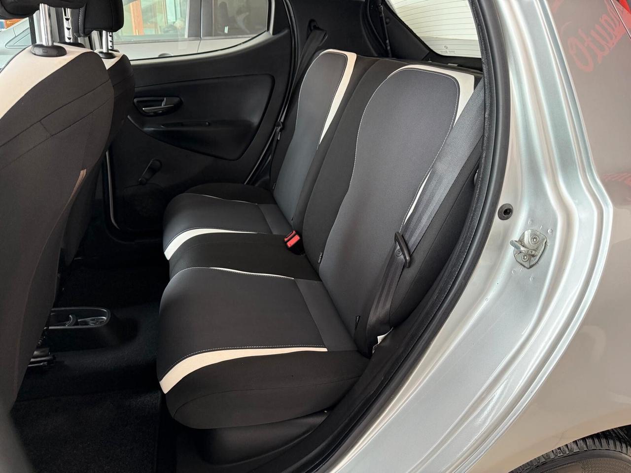 LANCIA YPSILON 0.9 METANO 2014 93.362 KM