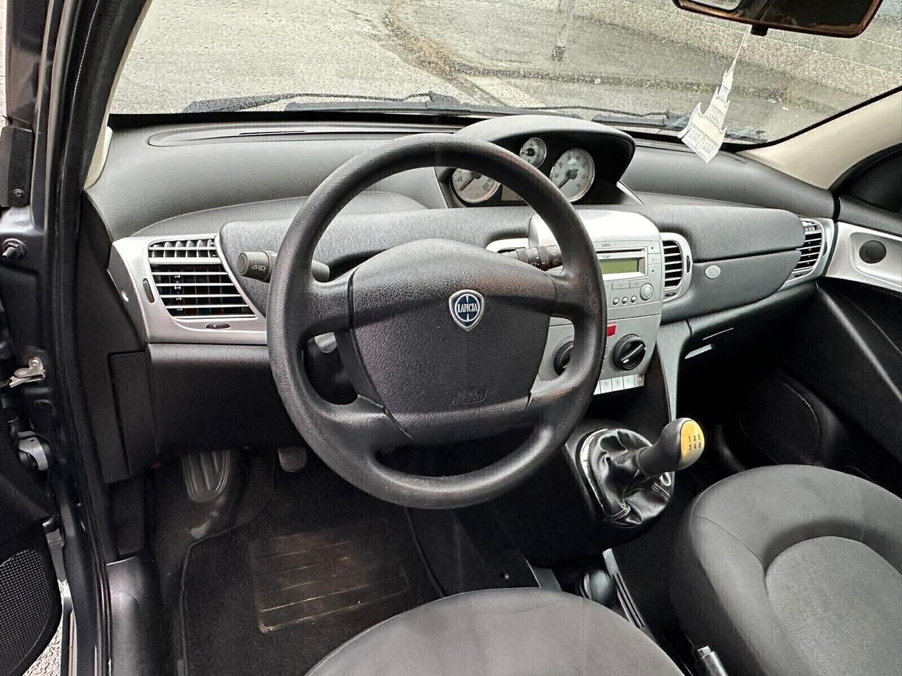 Lancia Ypsilon 1.3 MJT 75 CV Unyca