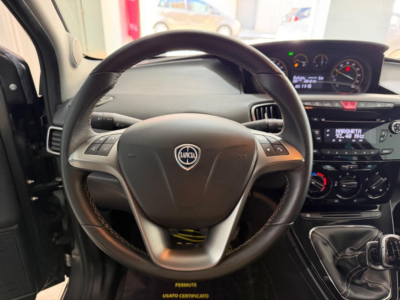 LANCIA YPSILON 1.2 BENZINA MOMO DESIGN S