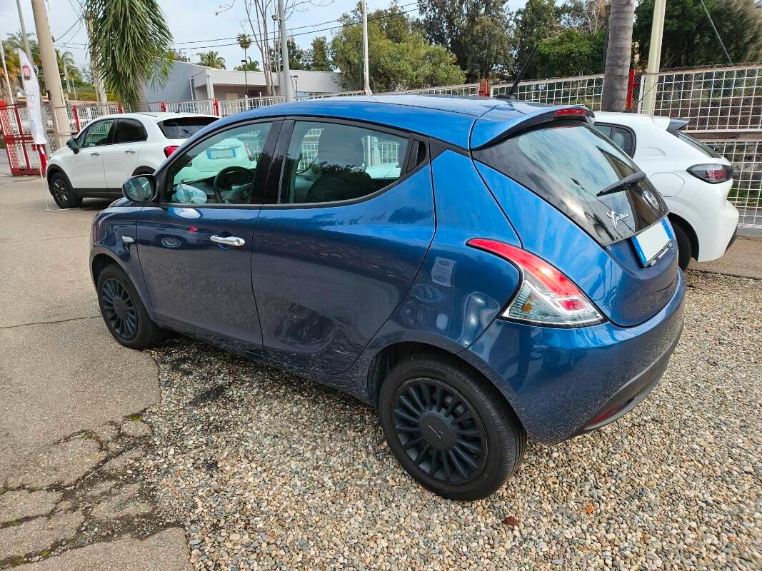 Lancia Ypsilon III 1.0 firefly hybrid Silver s&s 70cv
