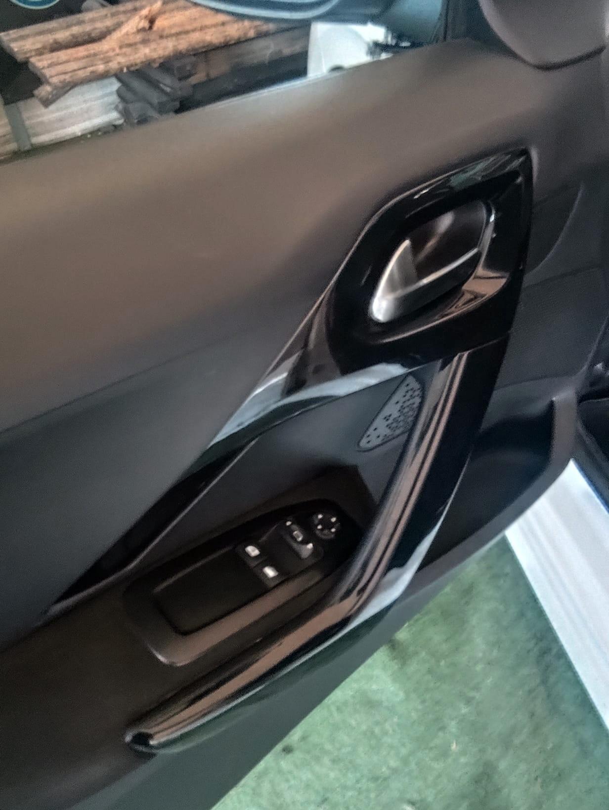 Peugeot 208 1.4 HDi 68 CV 5 porte Allure