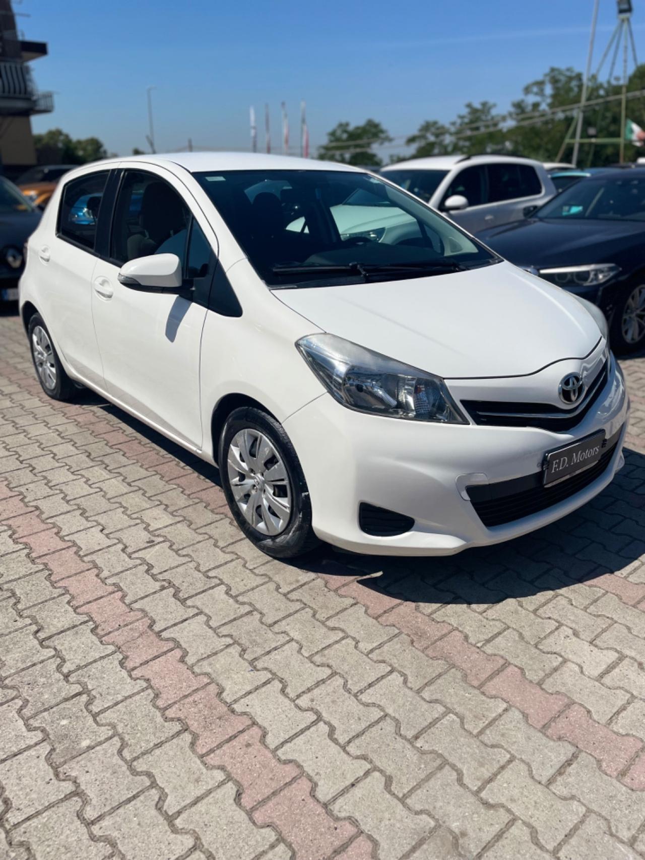 Toyota Yaris 1.0 5 porte Lounge