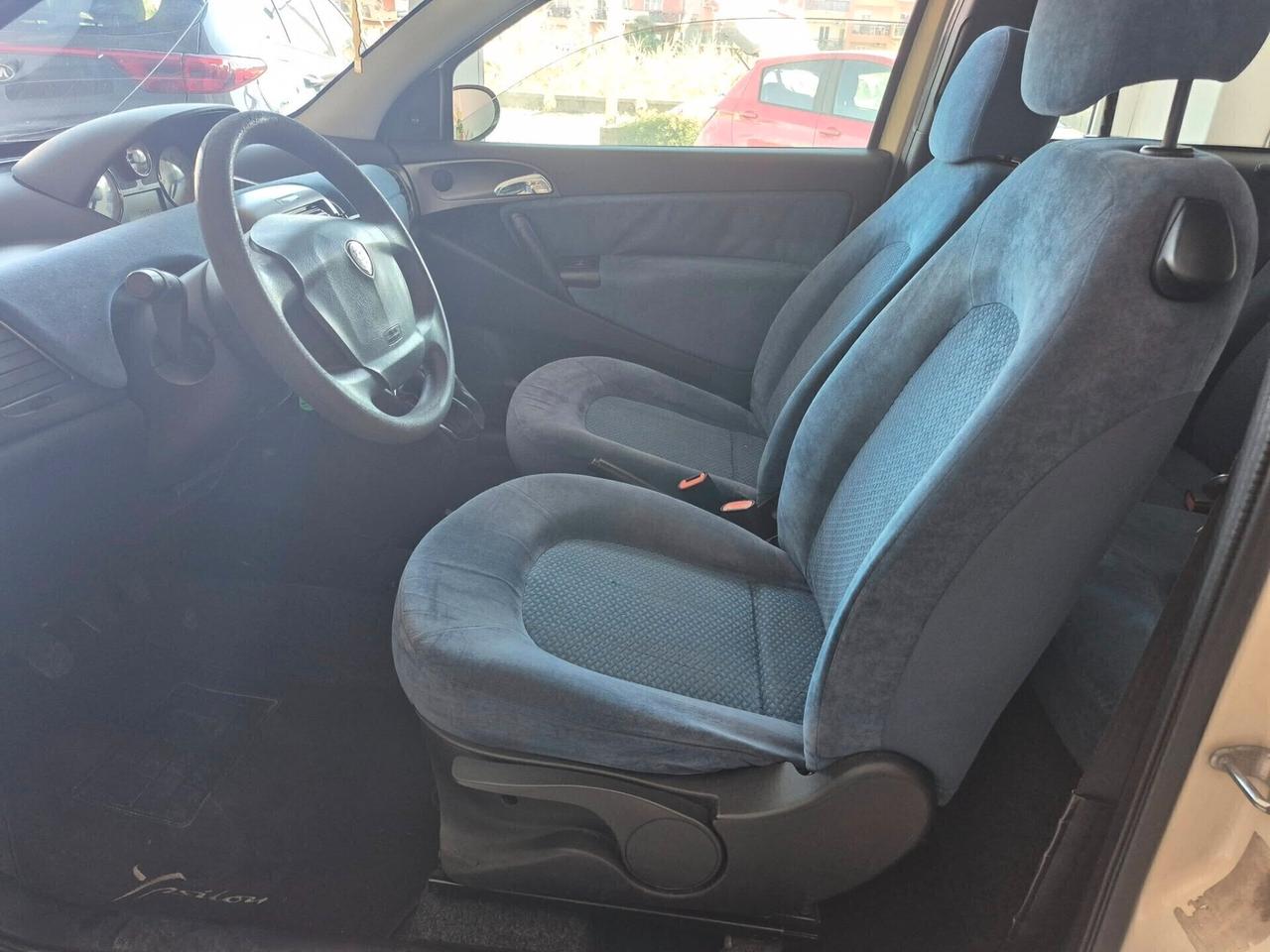 Lancia Ypsilon 1.2 Argento BASSI CONSUMI