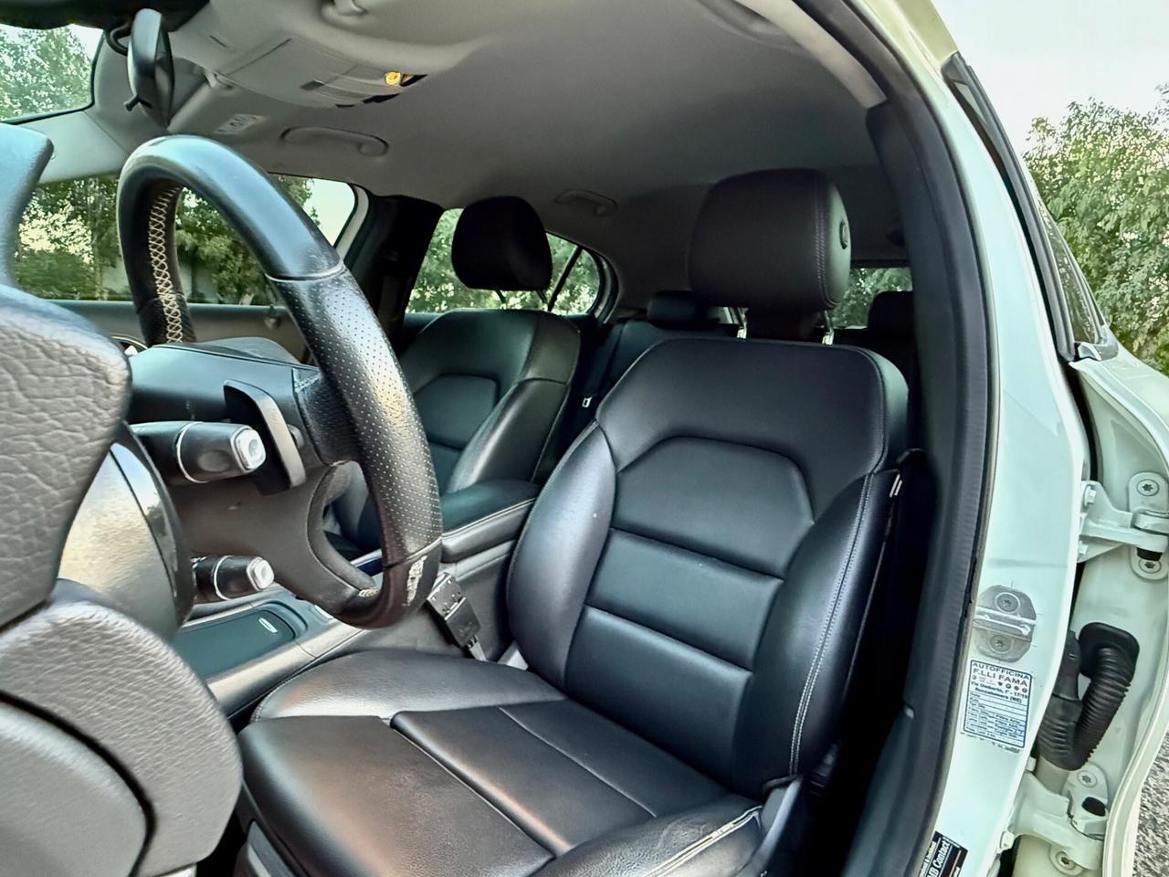 MERCEDES- BENZ GLA 200 D AUTOMATIC SPORT