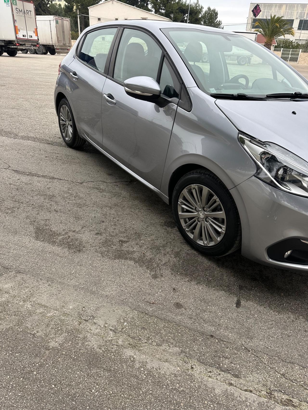 Peugeot 208 BlueHDi 100 5 porte Allure