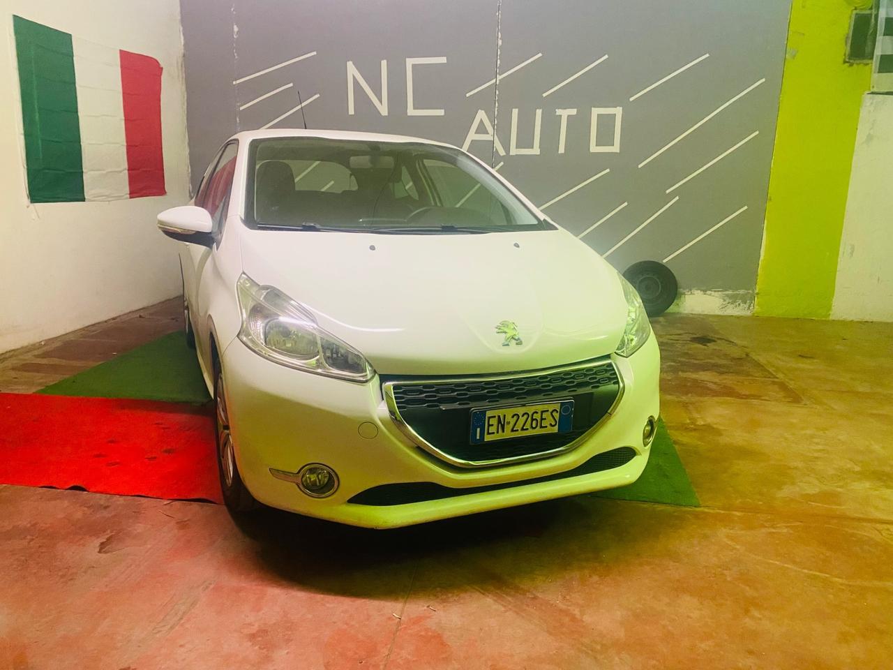 Peugeot 208 1.4 HDi 68 CV 3 porte Allure