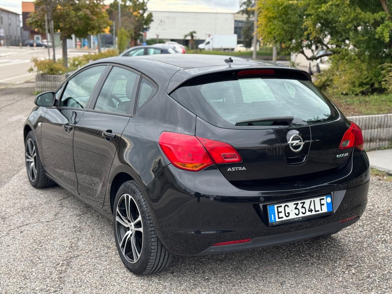 Opel Astra 1.3 CDTI 95CV 5 porte Cosmo