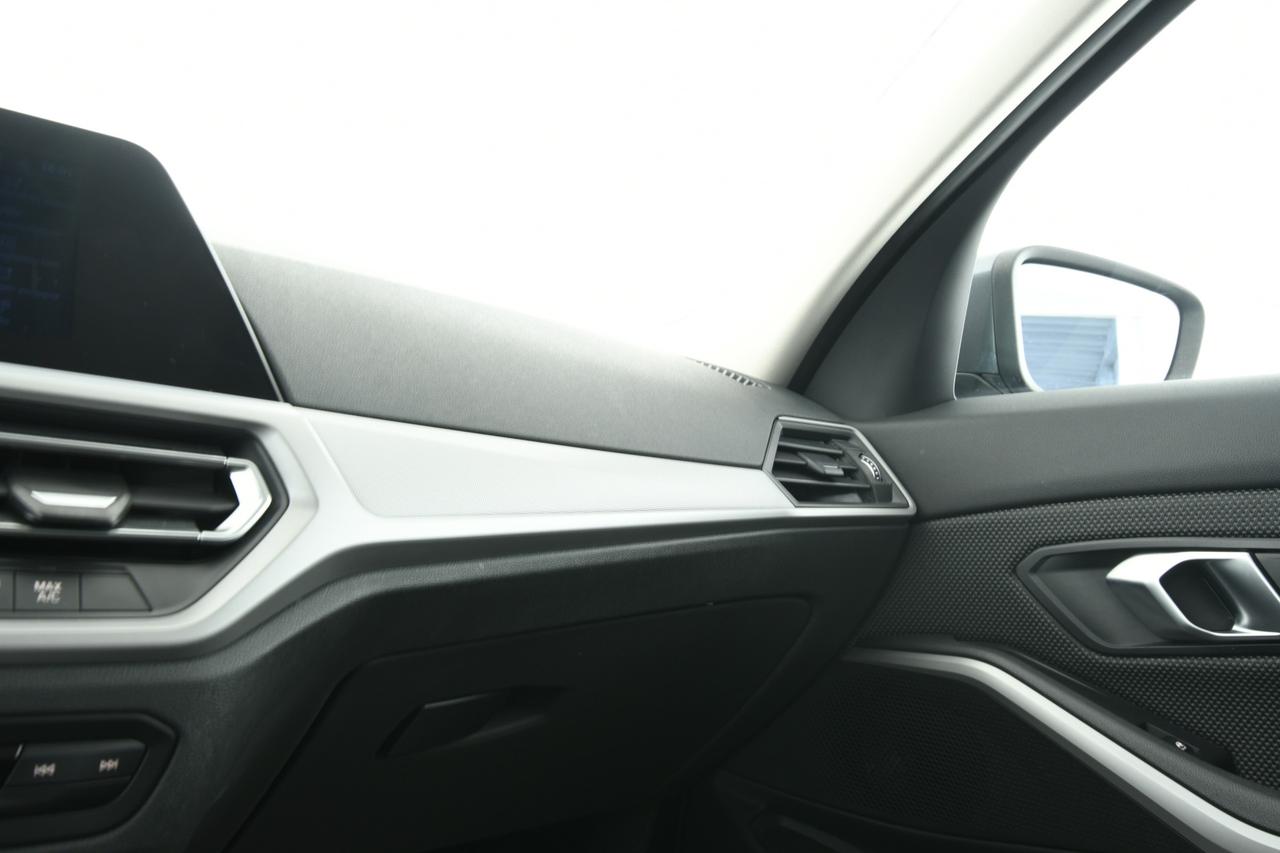 BMW 320d Touring mhev 48V xdrive Business Advantage auto APP CONNECT