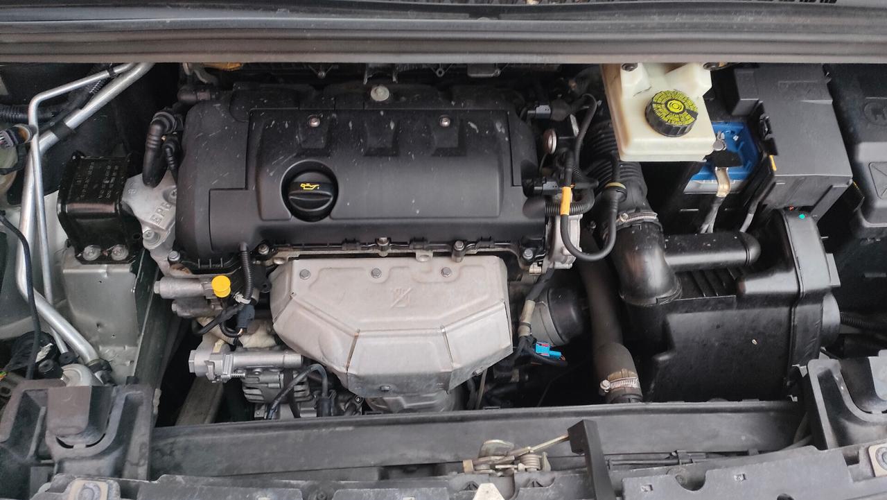 Peugeot 5008 1.6 VTi 120CV Active 7 posti