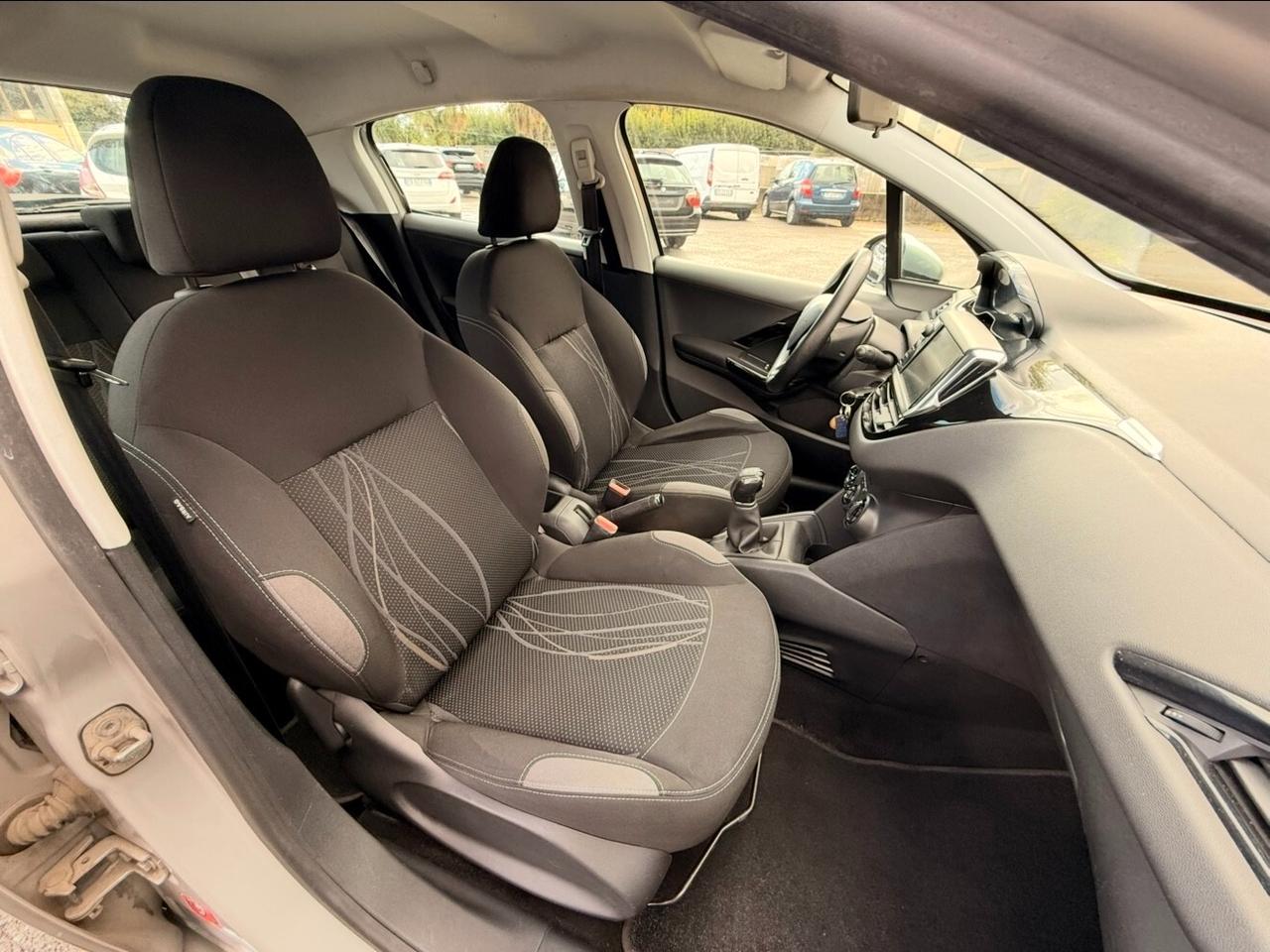 Peugeot 208 1.4 HDi 68 CV 5 porte Allure