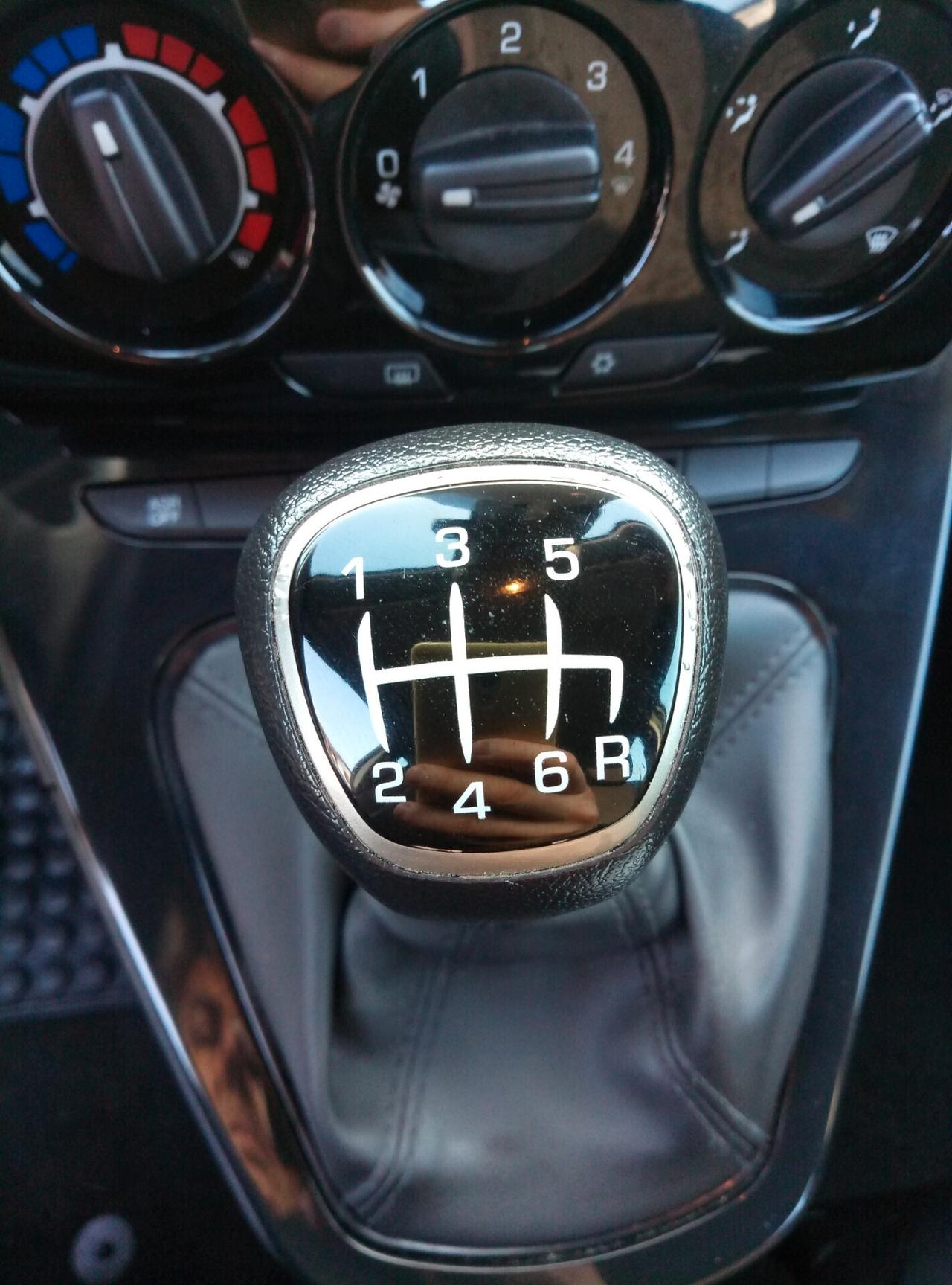 Lancia Ypsilon 1.0 FireFly 5 porte S&S Hybrid Gold